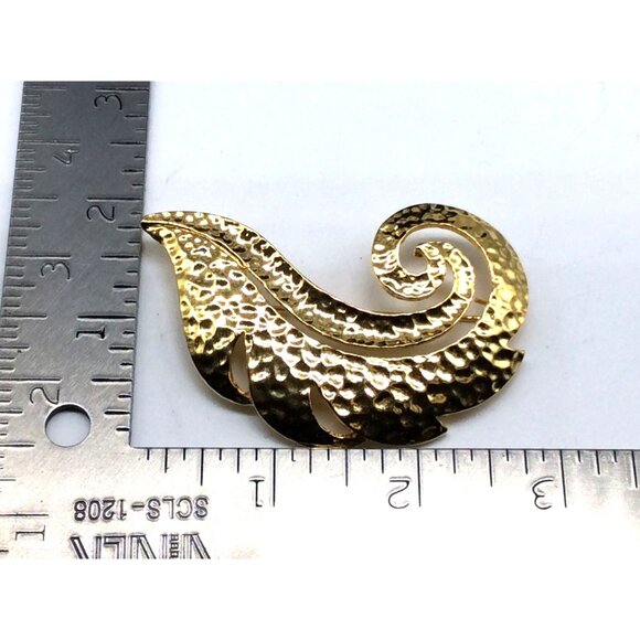 Vintage Gold-Tone Hammered Paisley Brooch Pin Leaf Design - Picture 4 of 5